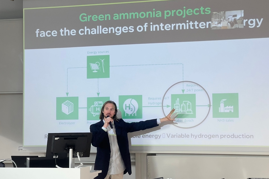 Anton Frisk presenting on energy systems for IEA